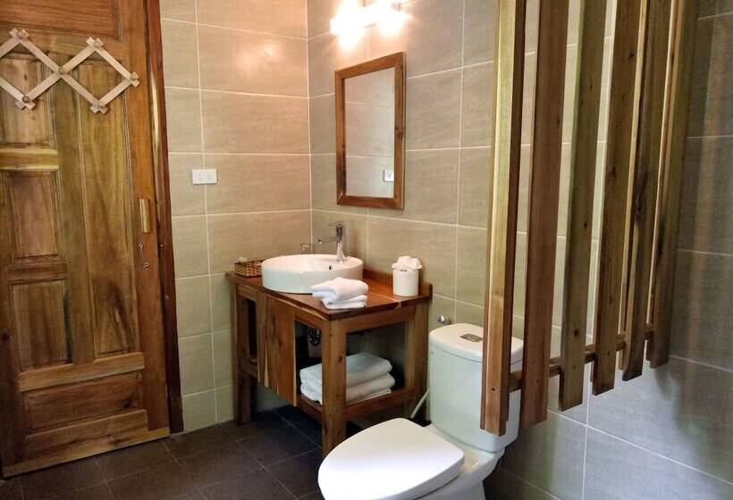 اتاق لوکس با چشم‌انداز باغ, Ancarine Beach Resort