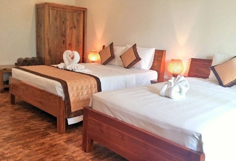 اتاق سه نفره دلوکس با چشم‌انداز باغ, Ancarine Beach Resort