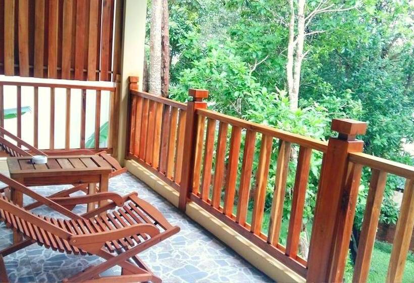 اتاق سه نفره دلوکس با چشم‌انداز باغ, Ancarine Beach Resort