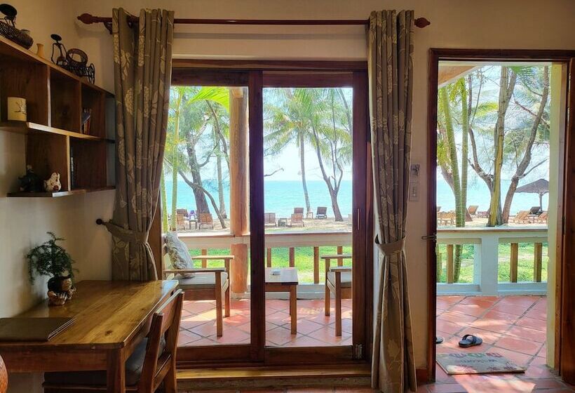 بانگلوی استاندارد, Ancarine Beach Resort