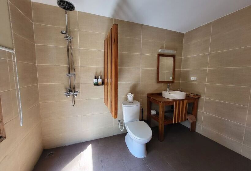 اتاق لوکس با چشم‌انداز باغ, Ancarine Beach Resort