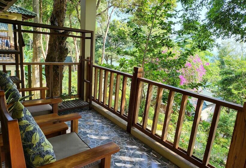 اتاق لوکس با چشم‌انداز باغ, Ancarine Beach Resort