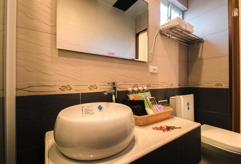 اتاق استاندارد, Easy Home Stay