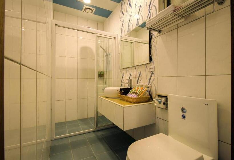 اتاق استاندارد, Easy Home Stay