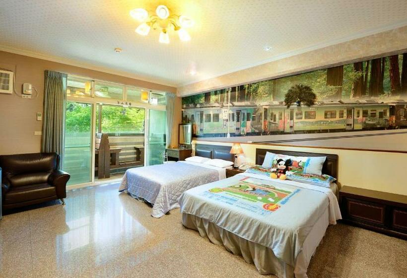 اتاق استاندارد چهارنفره با بالکن, Jinge Guest House 集集金格民宿電動車充電站