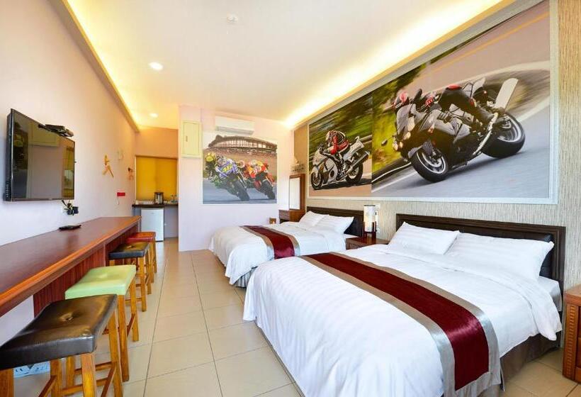 اتاق استاندارد چهار تخته, Jinge Guest House 集集金格民宿電動車充電站