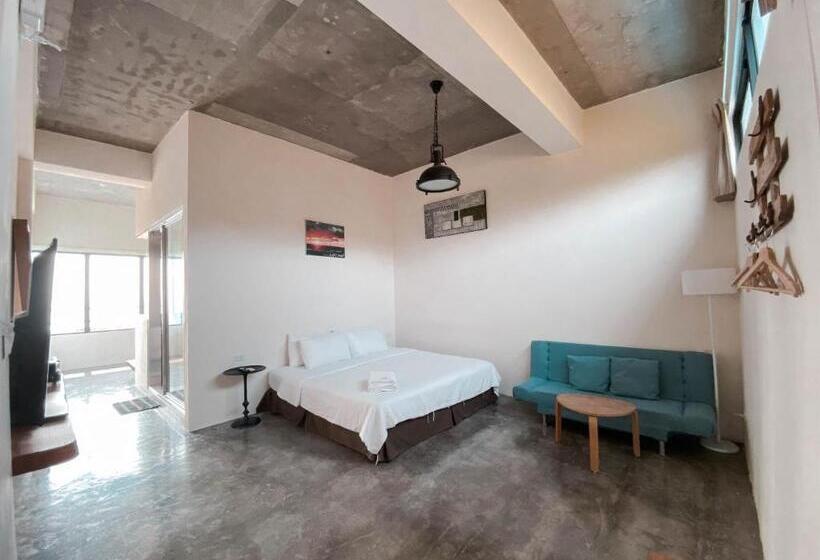 اتاق لوکس با بالکن و چشم‌انداز دریا, Lugo