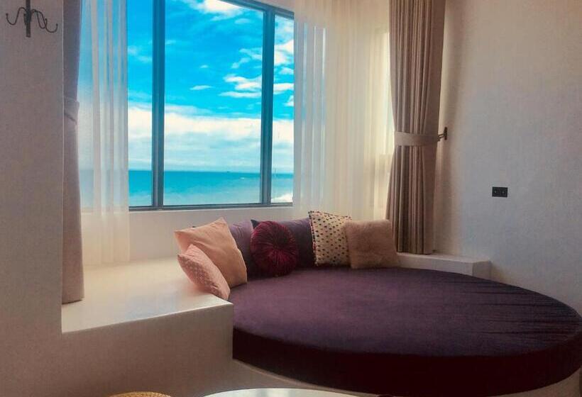 Deluxe Suite Sea View, Sea Shore