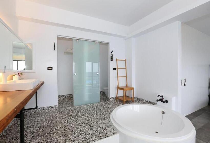 Deluxe Suite Sea View, Sea Shore
