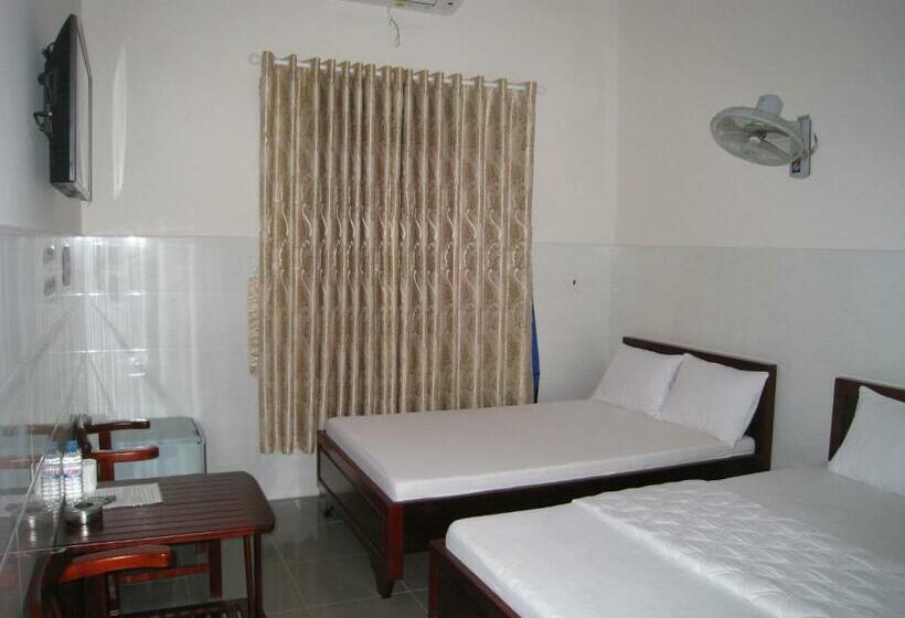 اتاق استاندارد چهار تخته, Hoa Sua Motel