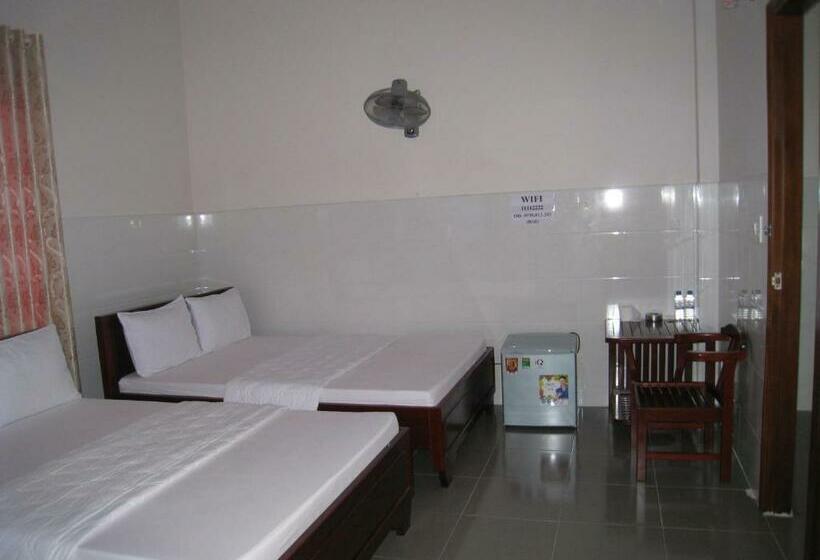 اتاق استاندارد چهار تخته, Hoa Sua Motel
