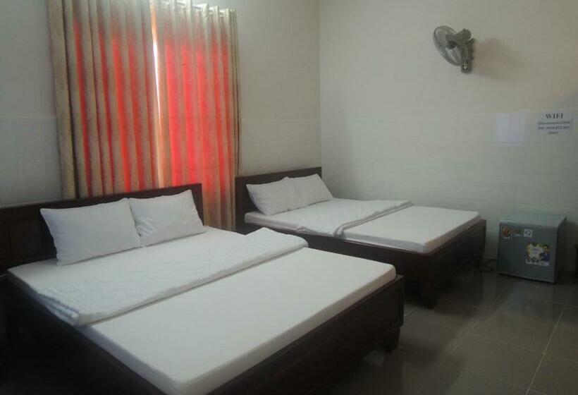 اتاق استاندارد چهار تخته, Hoa Sua Motel