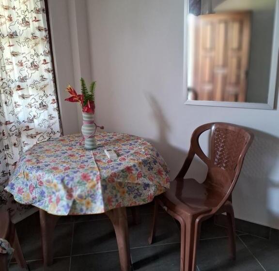 اتاق لوکس با بالکن, Himasha Guest