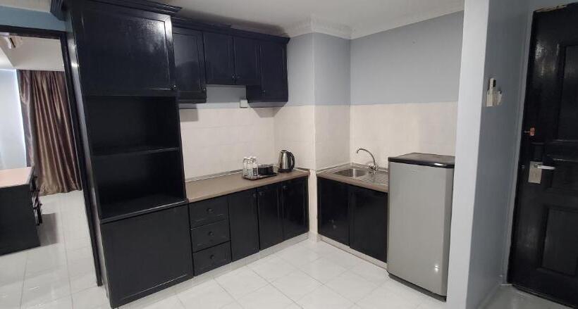 اتاق خانوادگی با چشم‌انداز دریا, Leisure Cove Hotel & Apartments