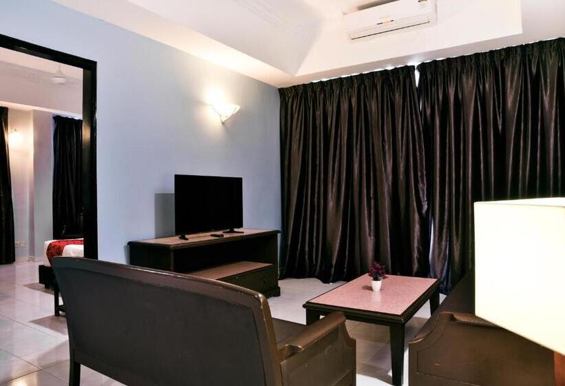 اتاق خانوادگی با چشم‌انداز کوه, Leisure Cove Hotel & Apartments