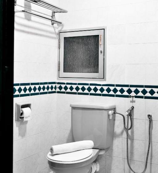 اتاق خانوادگی با چشم‌انداز کوه, Leisure Cove Hotel & Apartments