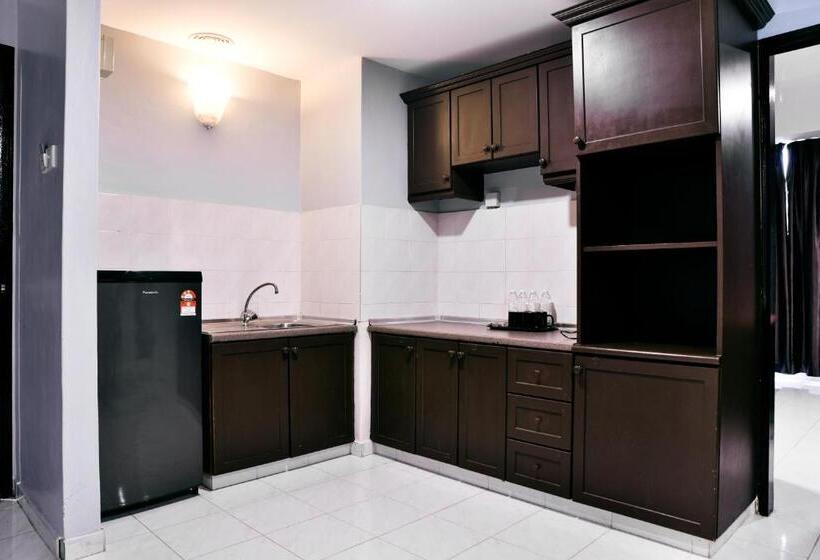 اتاق خانوادگی با چشم‌انداز دریا, Leisure Cove Hotel & Apartments