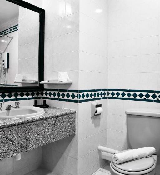 اتاق خانوادگی با چشم‌انداز دریا, Leisure Cove Hotel & Apartments
