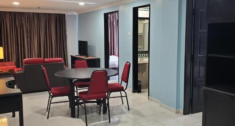 اتاق خانوادگی با چشم‌انداز کوه, Leisure Cove Hotel & Apartments