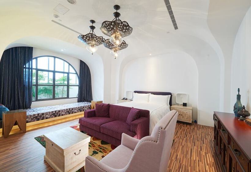 اتاق خانوادگی, The Castle Ballet Taichung A Boutique