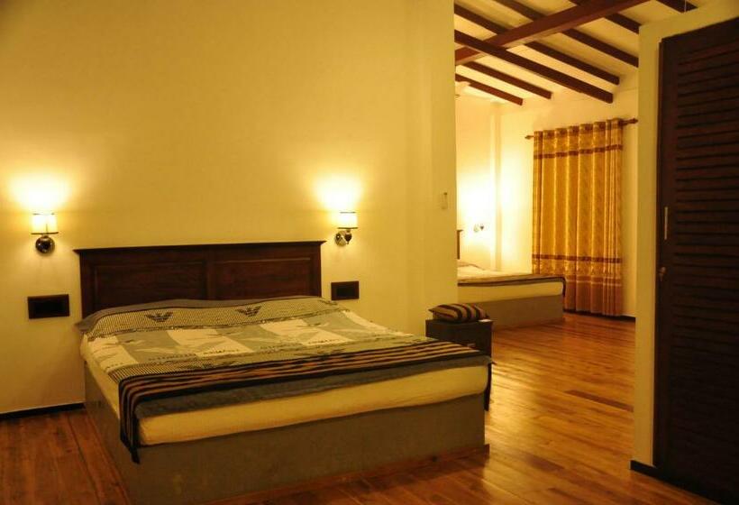 اتاق لوکس خانوادگی, Asantha Guest House