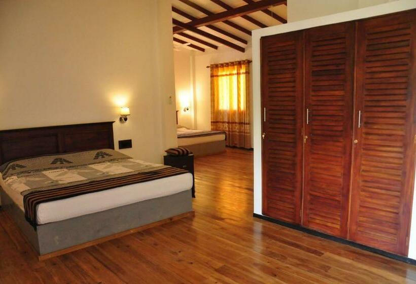 اتاق لوکس خانوادگی, Asantha Guest House