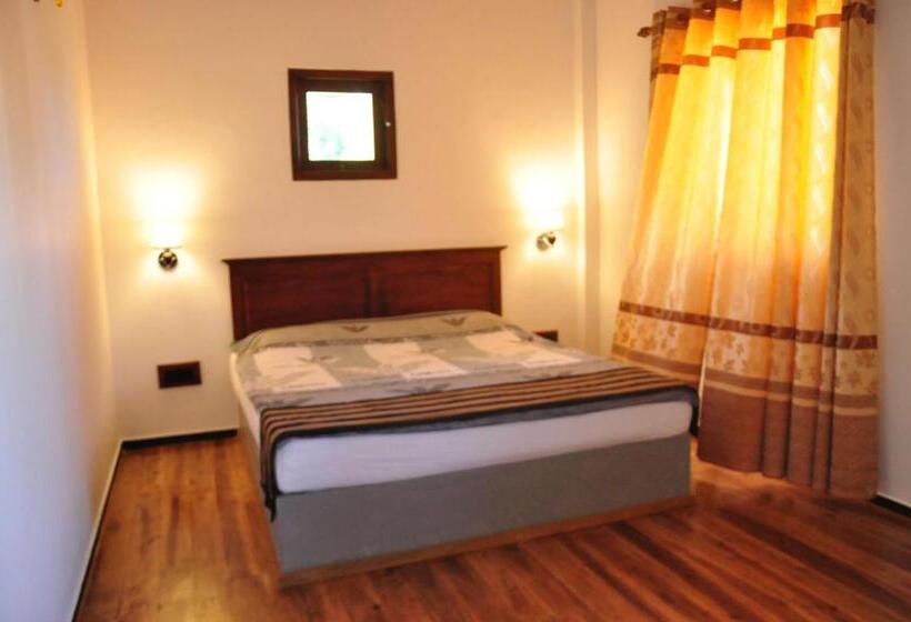 اتاق لوکس خانوادگی, Asantha Guest House