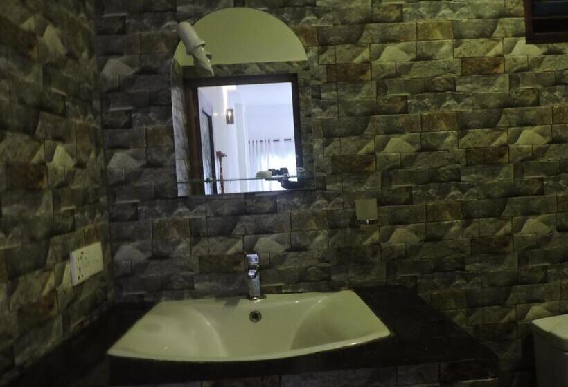 اتاق استاندارد سه نفره, Asantha Guest House