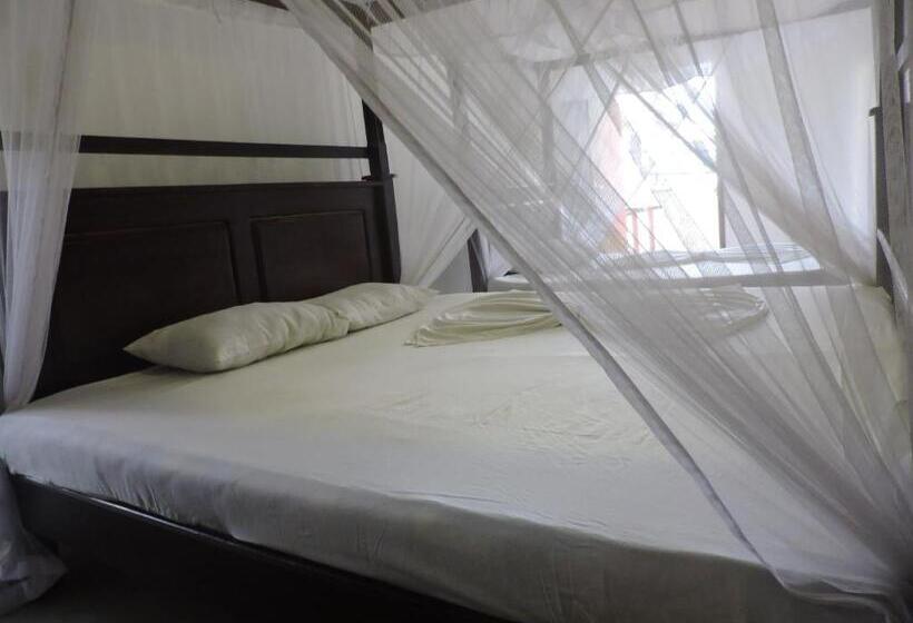 اتاق استاندارد سه نفره, Asantha Guest House