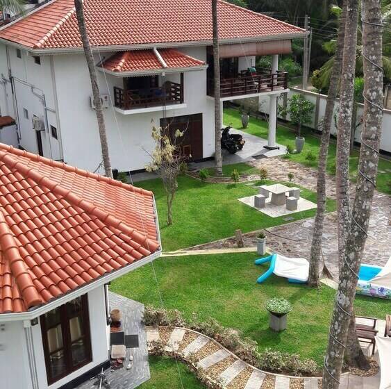اتاق لوکس, Helis Place