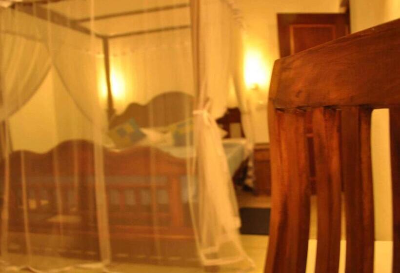 اتاق لوکس, Helis Place