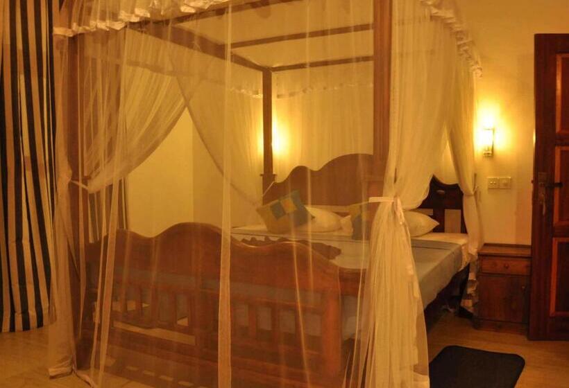 اتاق لوکس, Helis Place