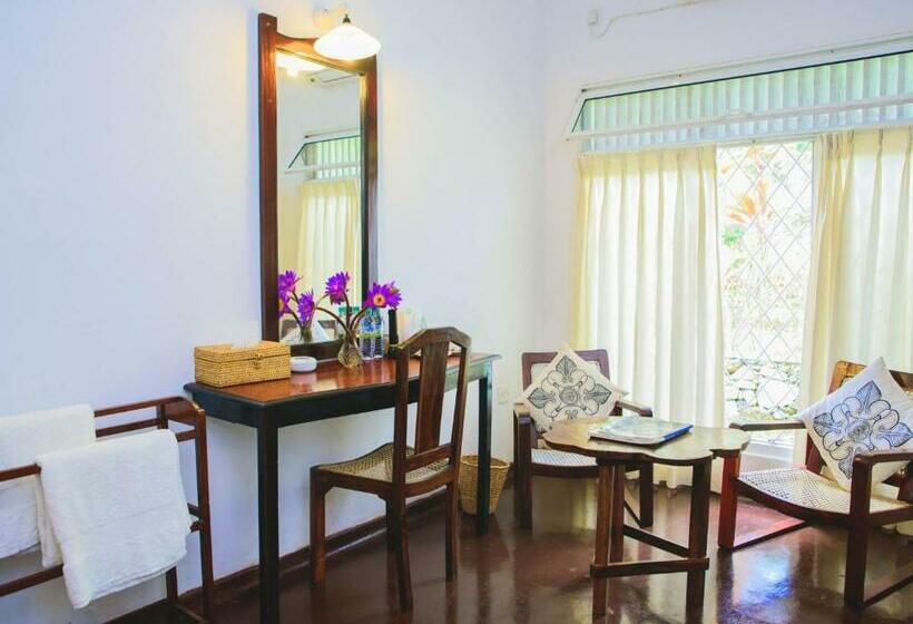 اتاق لوکس, Thalpe Walawwa Heritage Villa