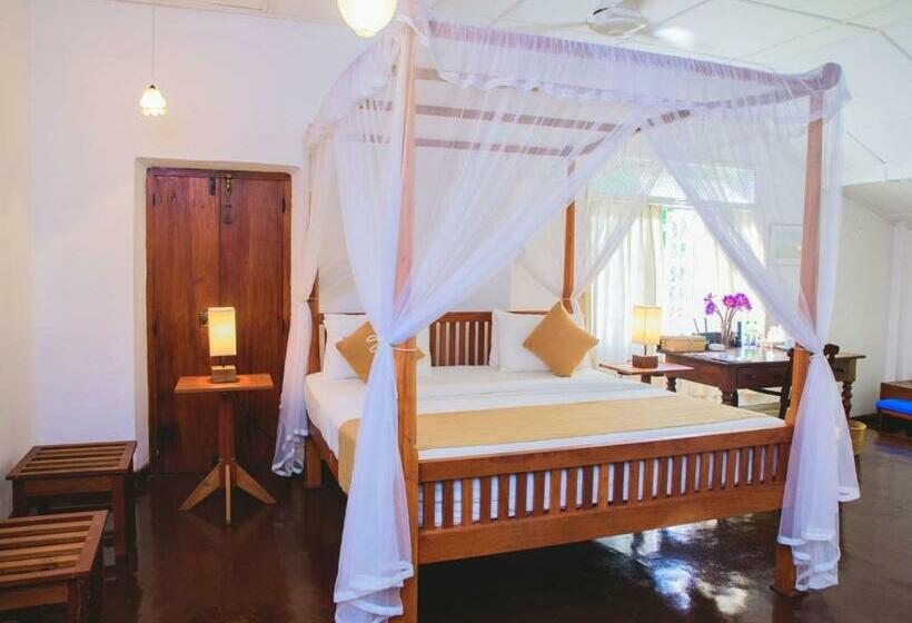 اتاق لوکس, Thalpe Walawwa Heritage Villa