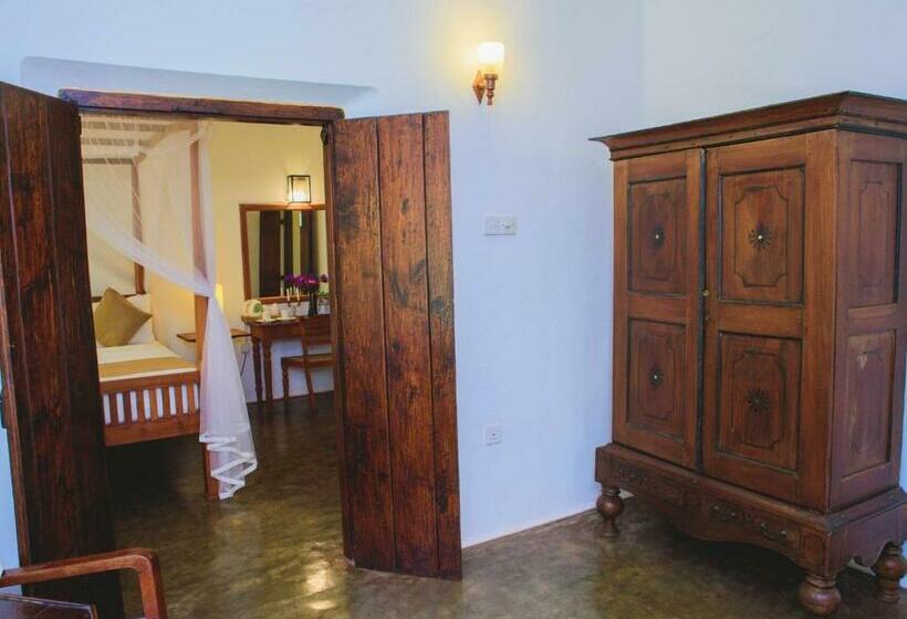 اتاق لوکس, Thalpe Walawwa Heritage Villa
