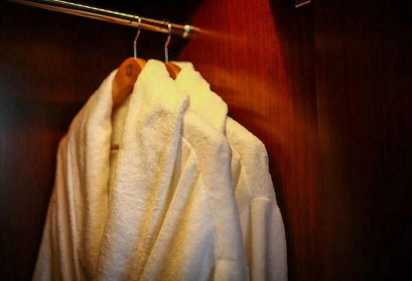 اتاق استاندارد با تخت بزرگ, Shangrila Tangshan