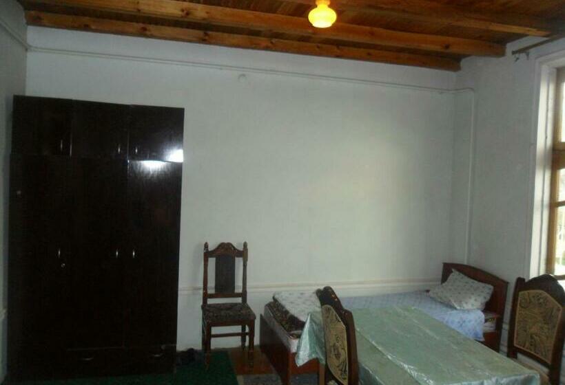 تختخواب در اتاق مشترک, B&b Bahodir