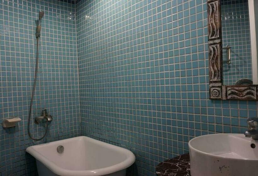 اتاق استاندارد, A Cup Hostel