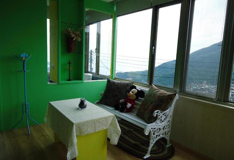 اتاق استاندارد با چشم‌انداز دریا, Good Time B&b
