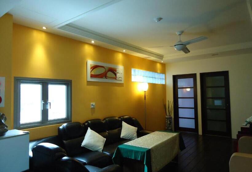 اتاق لوکس با چشم‌انداز دریا, Good Time B&b
