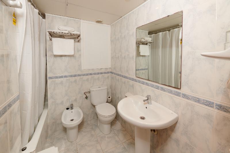 اتاق استاندارد سه نفره, Pensao Londres