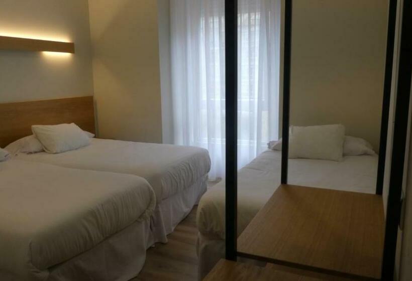 Standard Triple Room, Plaza Pombo B&b   Hostal