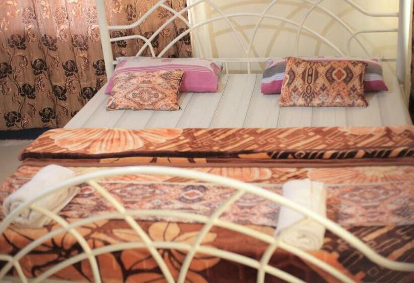 اتاق استاندارد یک نفره, Emmas  Guest House