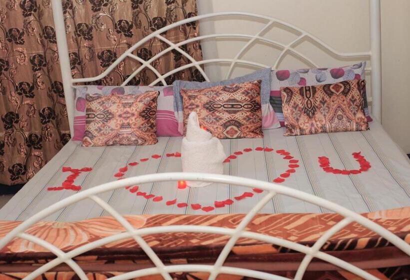 اتاق استاندارد سه نفره, Emmas  Guest House