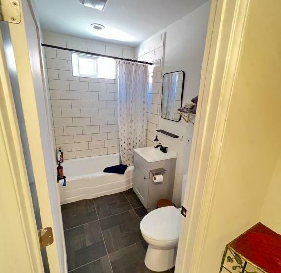 اتاق استاندارد, Little Betty S Casita