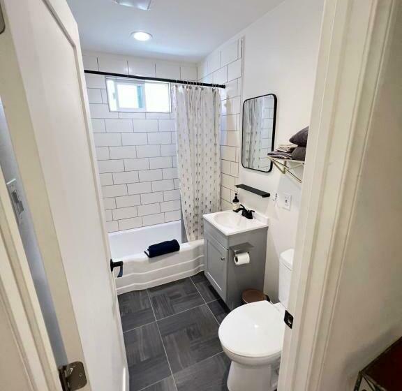 اتاق استاندارد, Little Betty S Casita