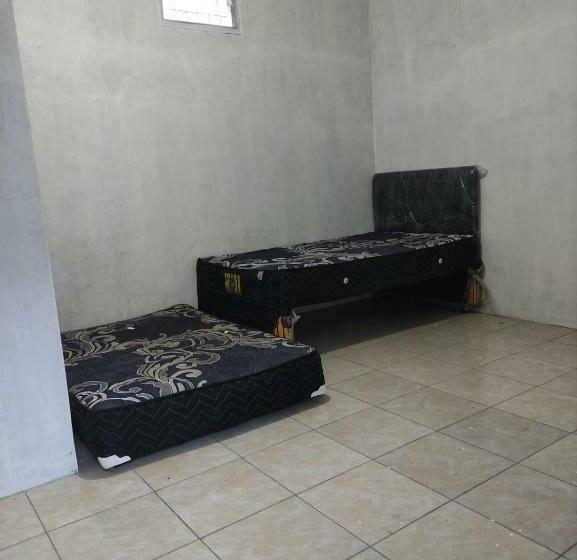 اتاق اکونومی, Spot On 93042 Lina Homestay Syariah