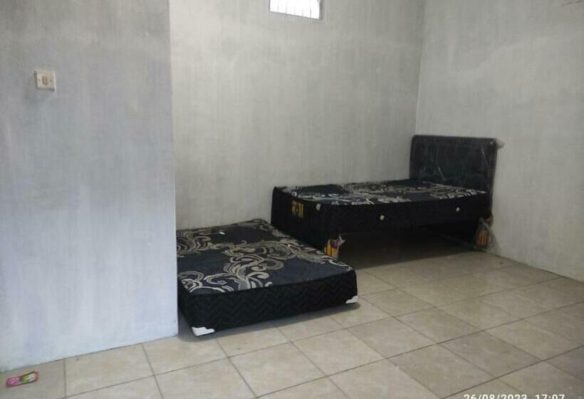 اتاق اکونومی, Spot On 93042 Lina Homestay Syariah