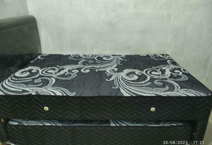 اتاق اکونومی, Spot On 93042 Lina Homestay Syariah