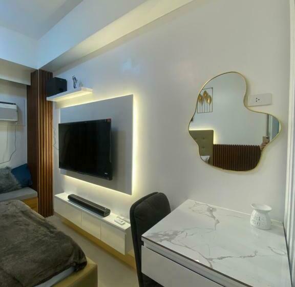 استودیو استاندارد با چشم‌انداز استخر, Suzi S Place @ Green 2 Residences Free Wi Fi & Netflix